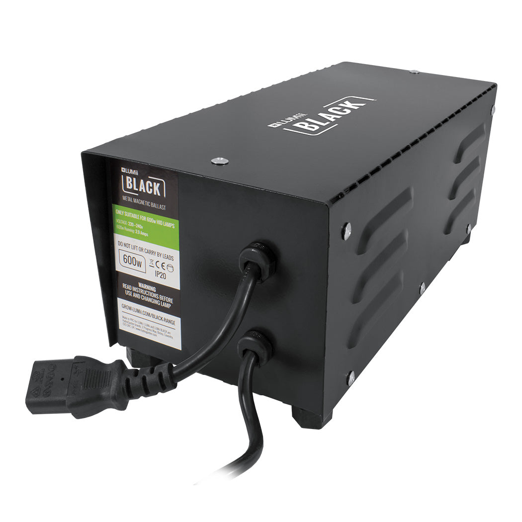 The LUMii BLACK Metal Magnetic Ballast includes a flying IEC lead which is compatible with any reflector fitted with a universal IEC socket.